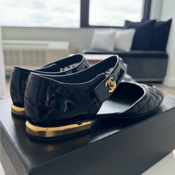 CHANEL Black MaryJanes - Picture 3 of 7